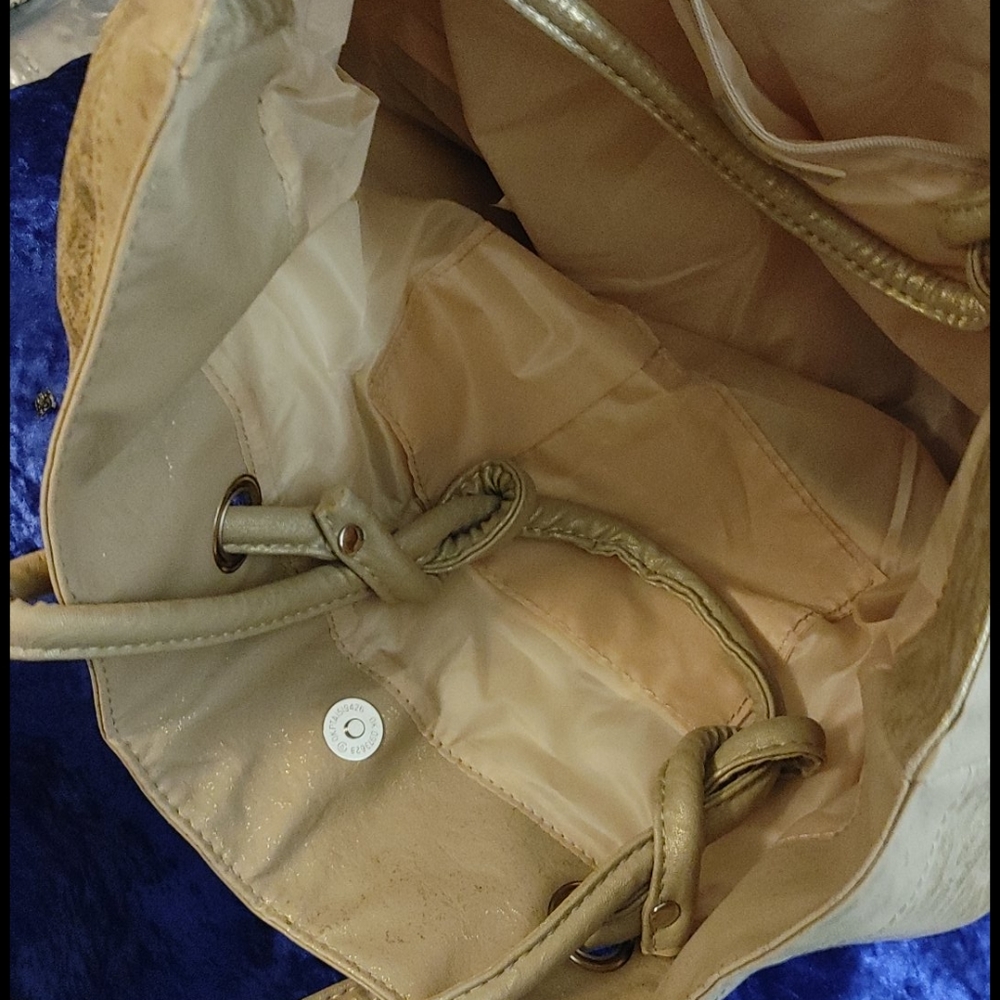 Bag - Picture 2 of 3